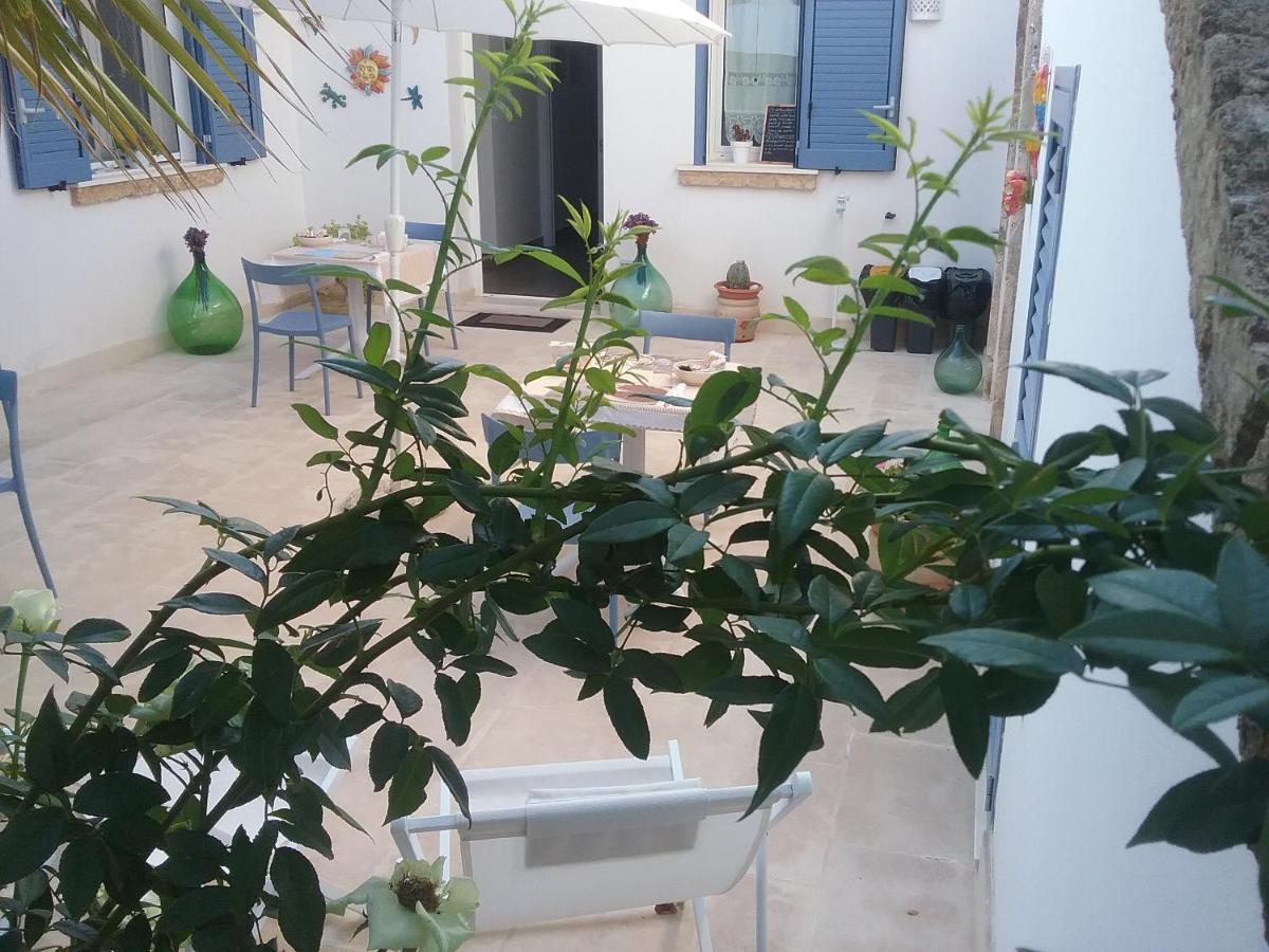 Li Curti B&B Melissano Екстер'єр фото