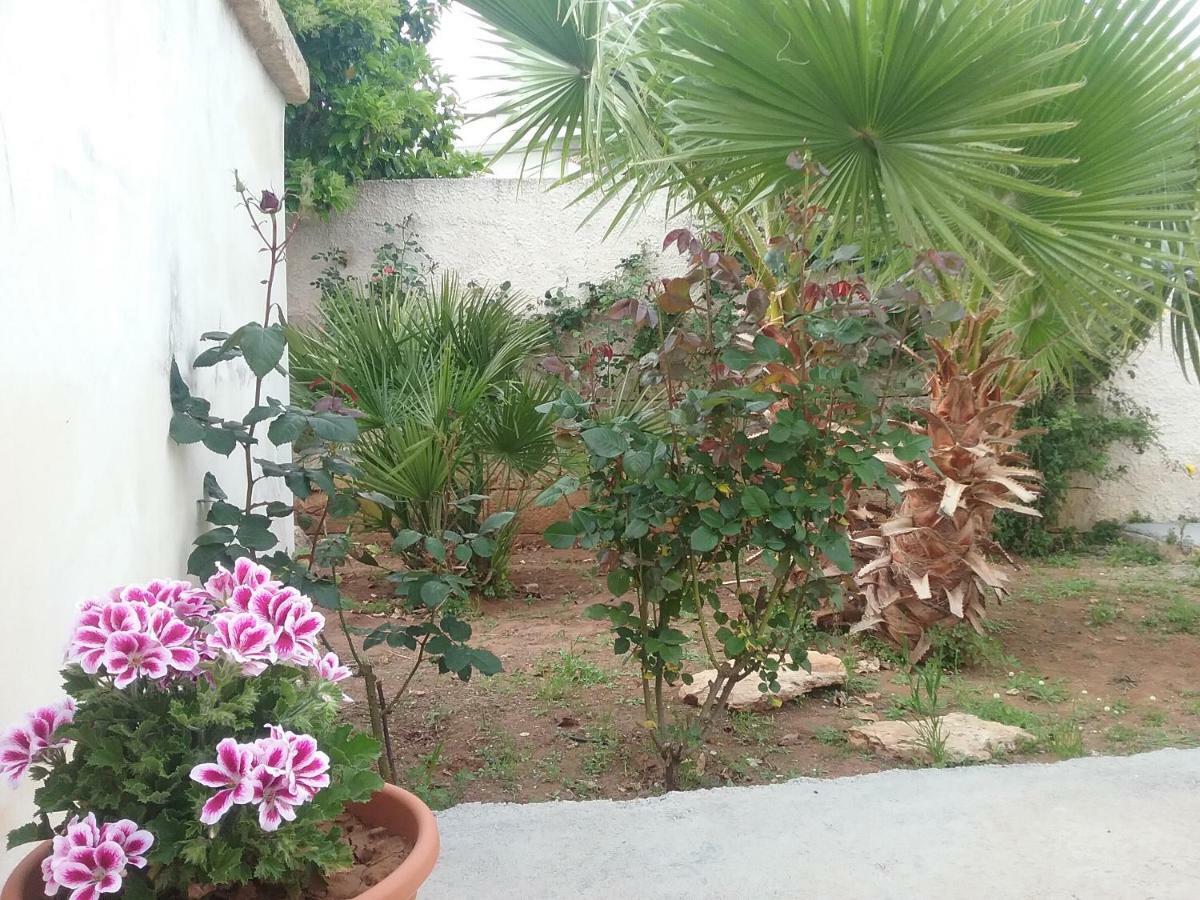 Li Curti B&B Melissano Екстер'єр фото