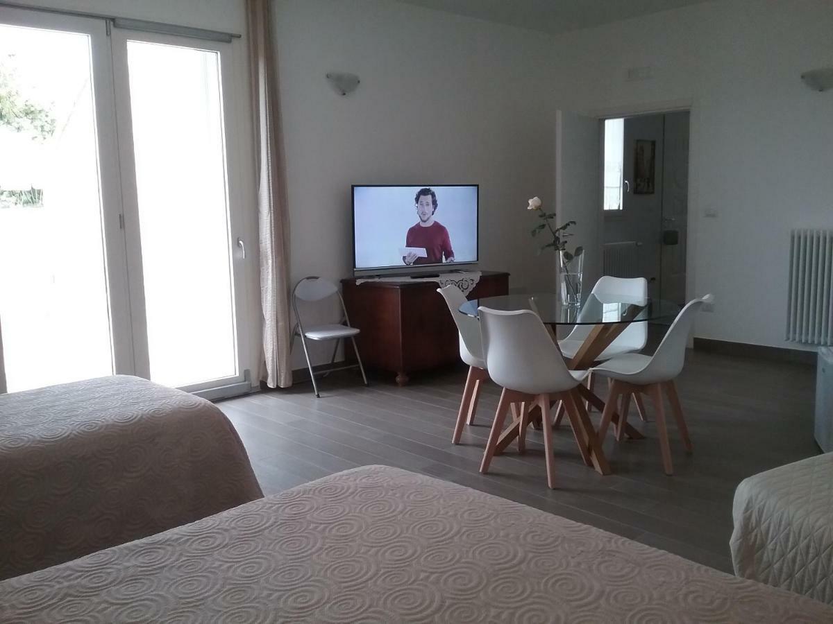 Li Curti B&B Melissano Екстер'єр фото